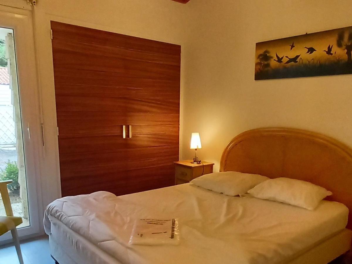 Charmant Pavillon A Saint-Jean-De-Monts: 2 Chambres, Proche Plage, Foret Et Commerces, Jardin Clos - Fr-1-323-259 Екстериор снимка